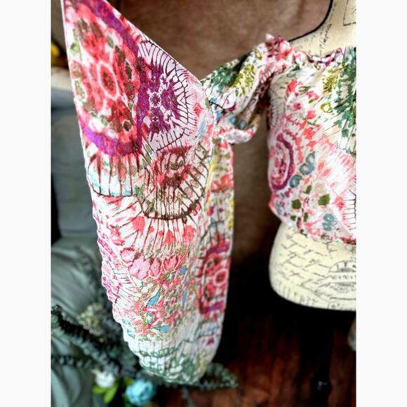 Live 4 Truth Crop Top with Exaggerated Bell Sleeves  Floral Size S - Picture 1 of 11